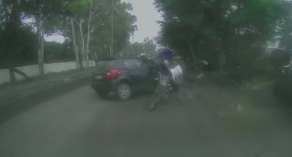 Skoda Car Rams 2 Two-Wheelers in Nashik, 2 Injured
