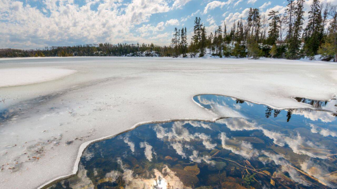 Northern Hemisphere Lakes Face 40-Day Ice Loss