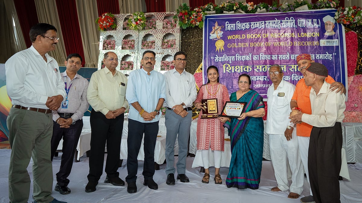 MP's Dhar Honours 208 Retired Teachers