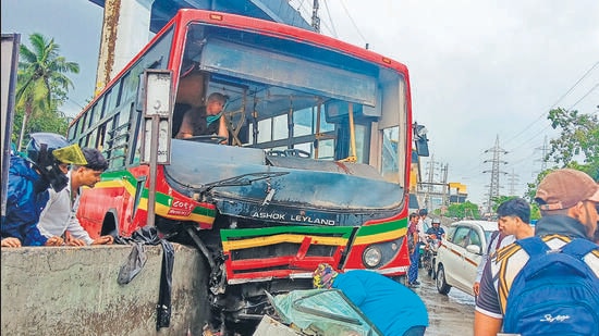 BEST Bus Accident at Mankhurd Kills 1, Injures 10