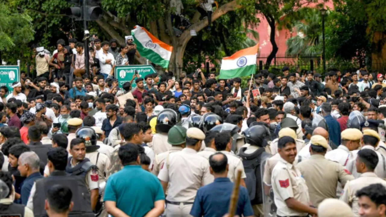 Delhi Govt Drops Charges Against CJP Protesters