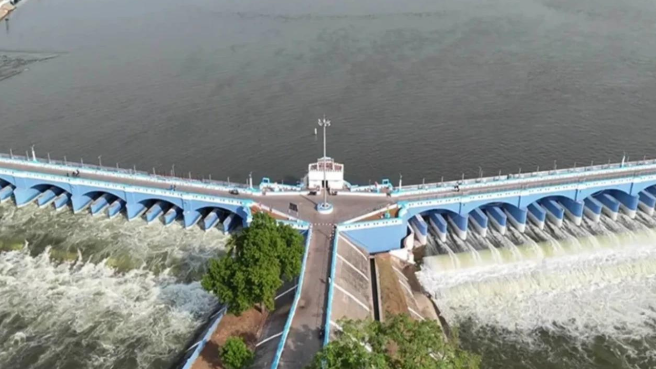 SC Orders Karnataka to Release Water to Tamil Nadu