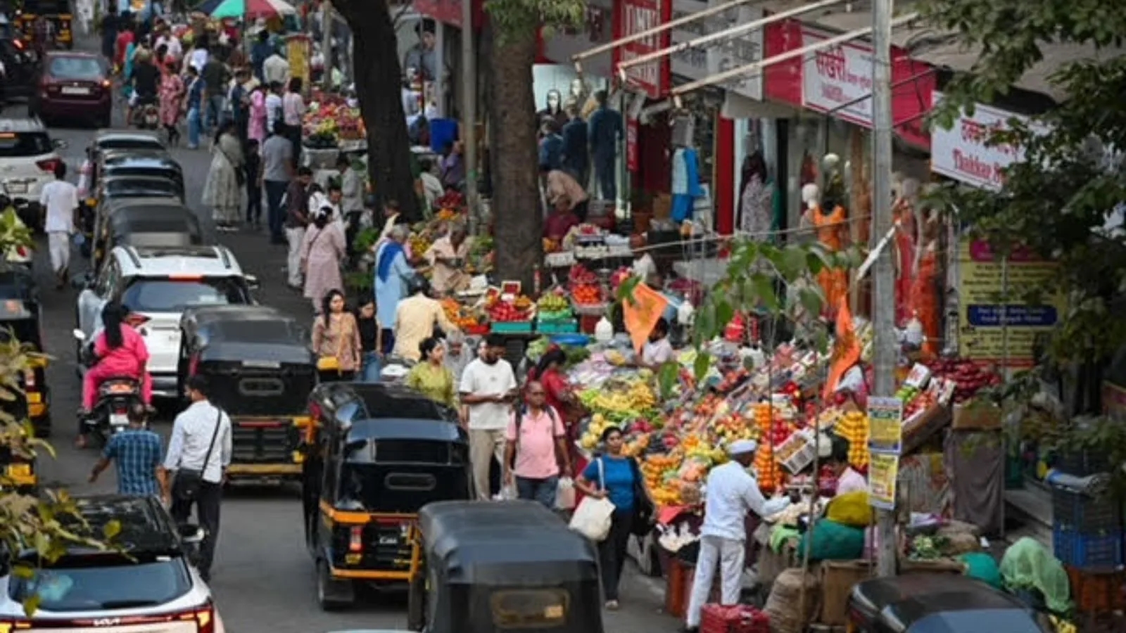 BMC Finds 3,167 Ghost Hawker Licences