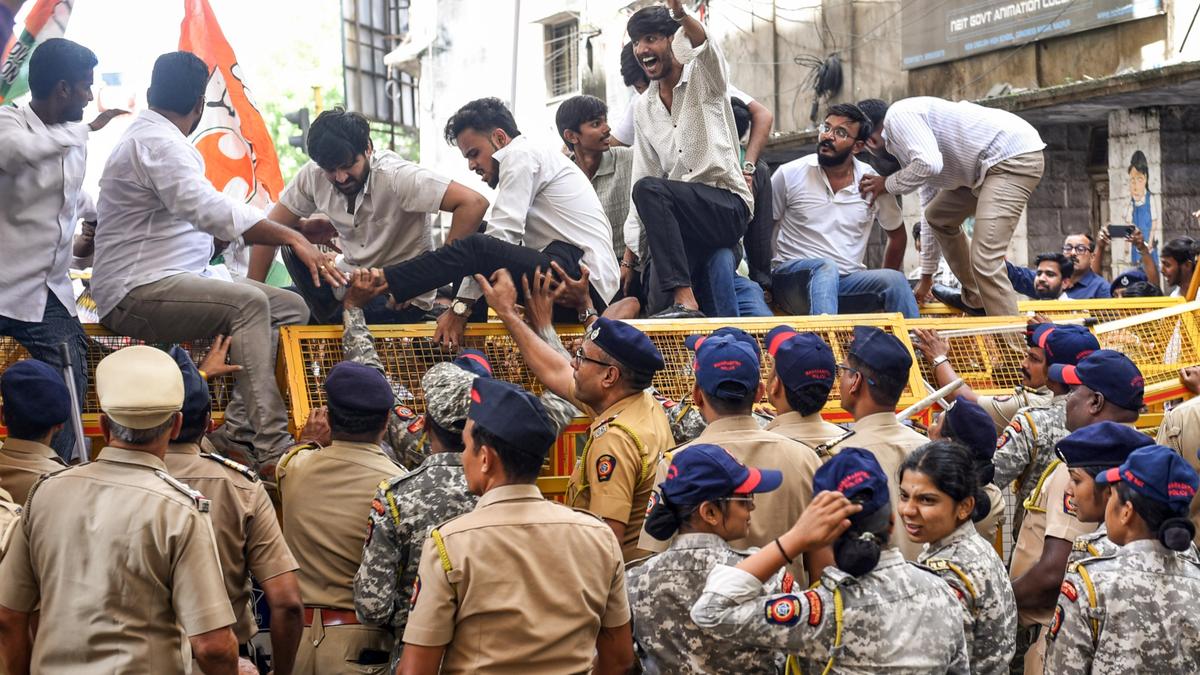 Youth Congress Protests Near Gadkari's Nagpur Home