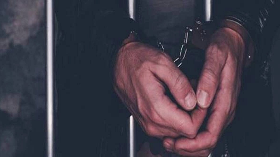 Gang Impersonates Police, Steals ₹2 Crore