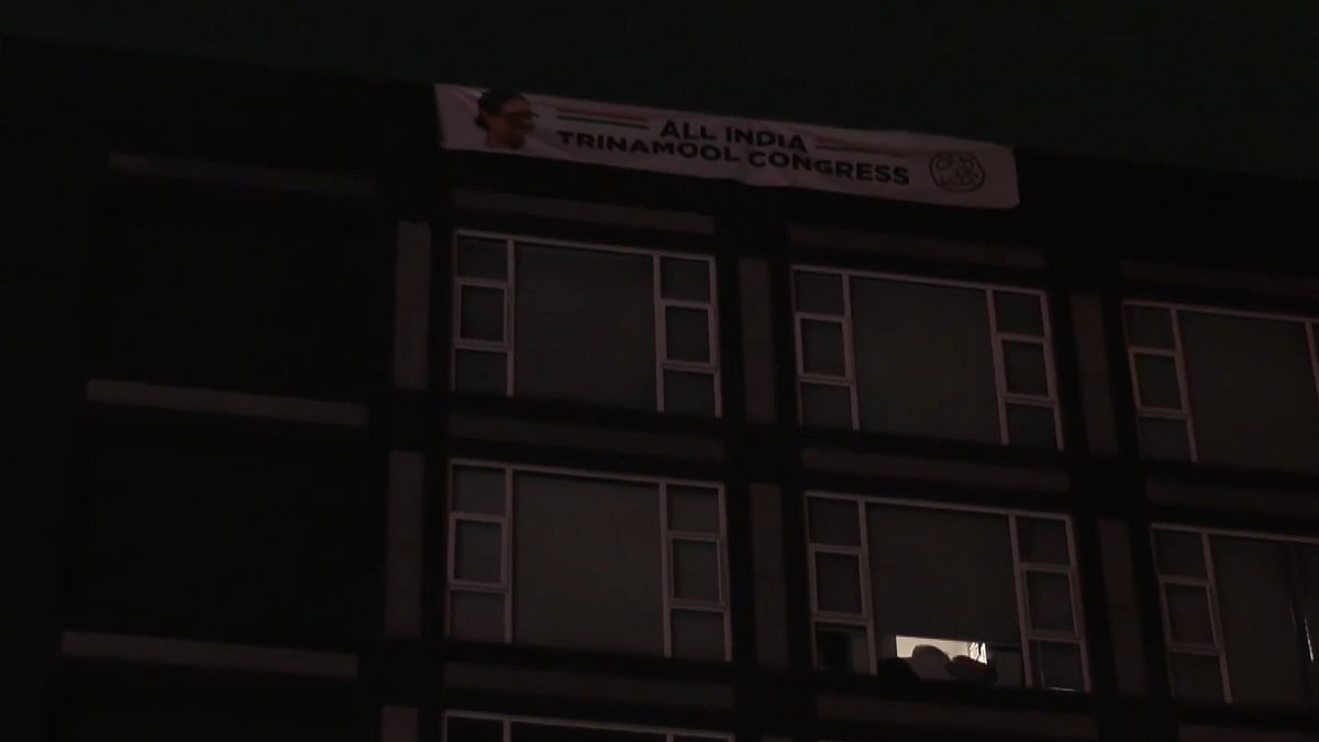 Kolkata Police Dismantle Billboard At Abhishek Banerjee's Office