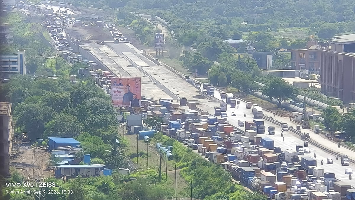 Bhiwandi Traffic Jams Due to Potholes and Bottlenecks