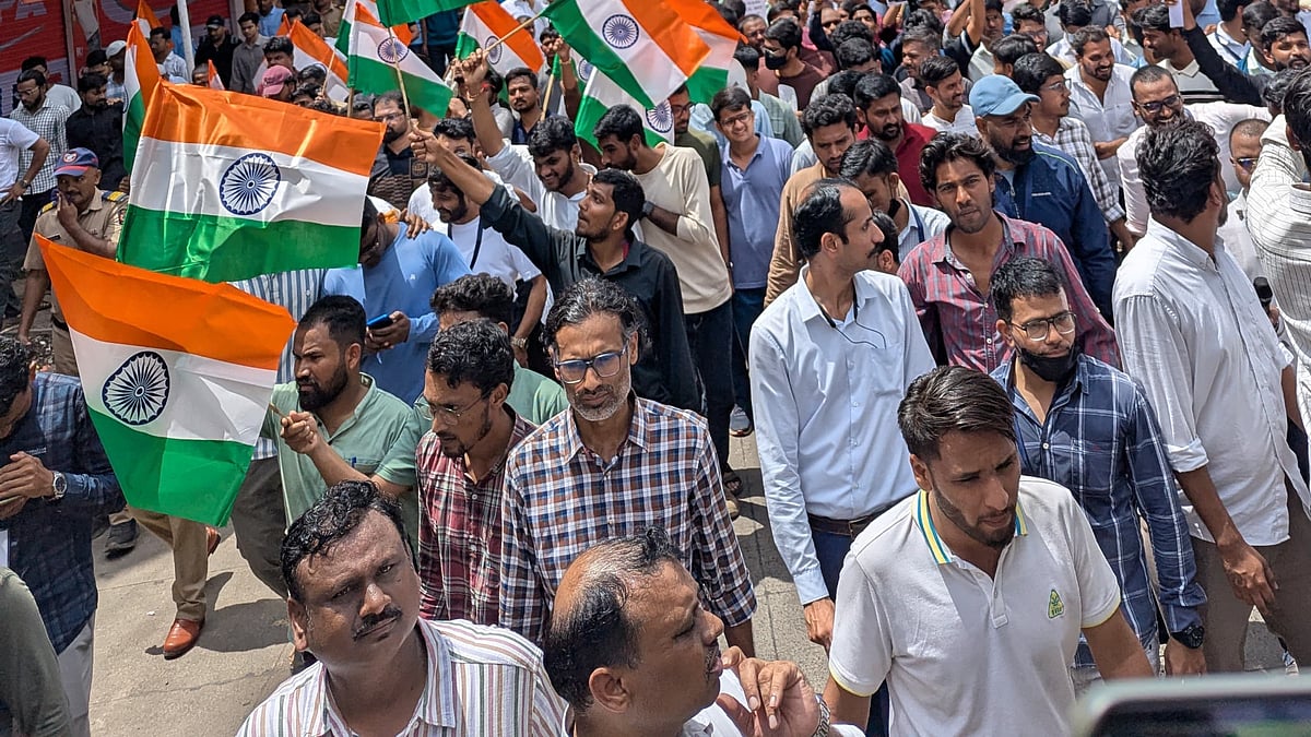 Pune MPSC Aspirants Protest Exam Uncertainty