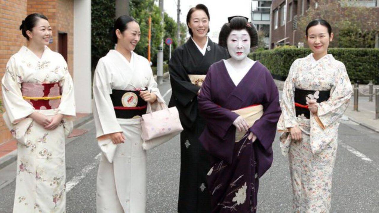 Tokyo Geisha Uses AI and Holograms at 86