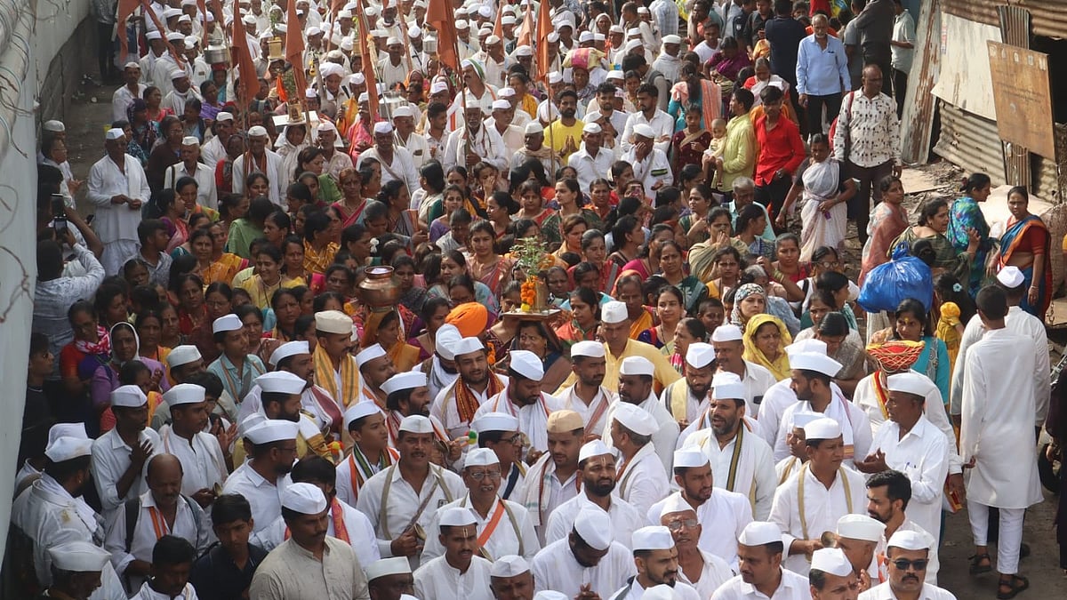 Thousands Gather In Pune For Sant Tukaram And Dnyaneshwar Maharaj