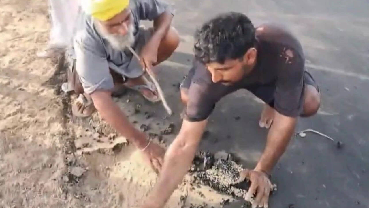 Bathinda Villagers Peel Off New Road With Hands