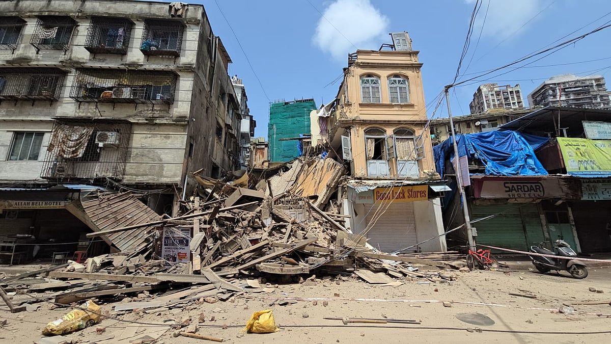 Mumbai Building Collapses, 3 Injured