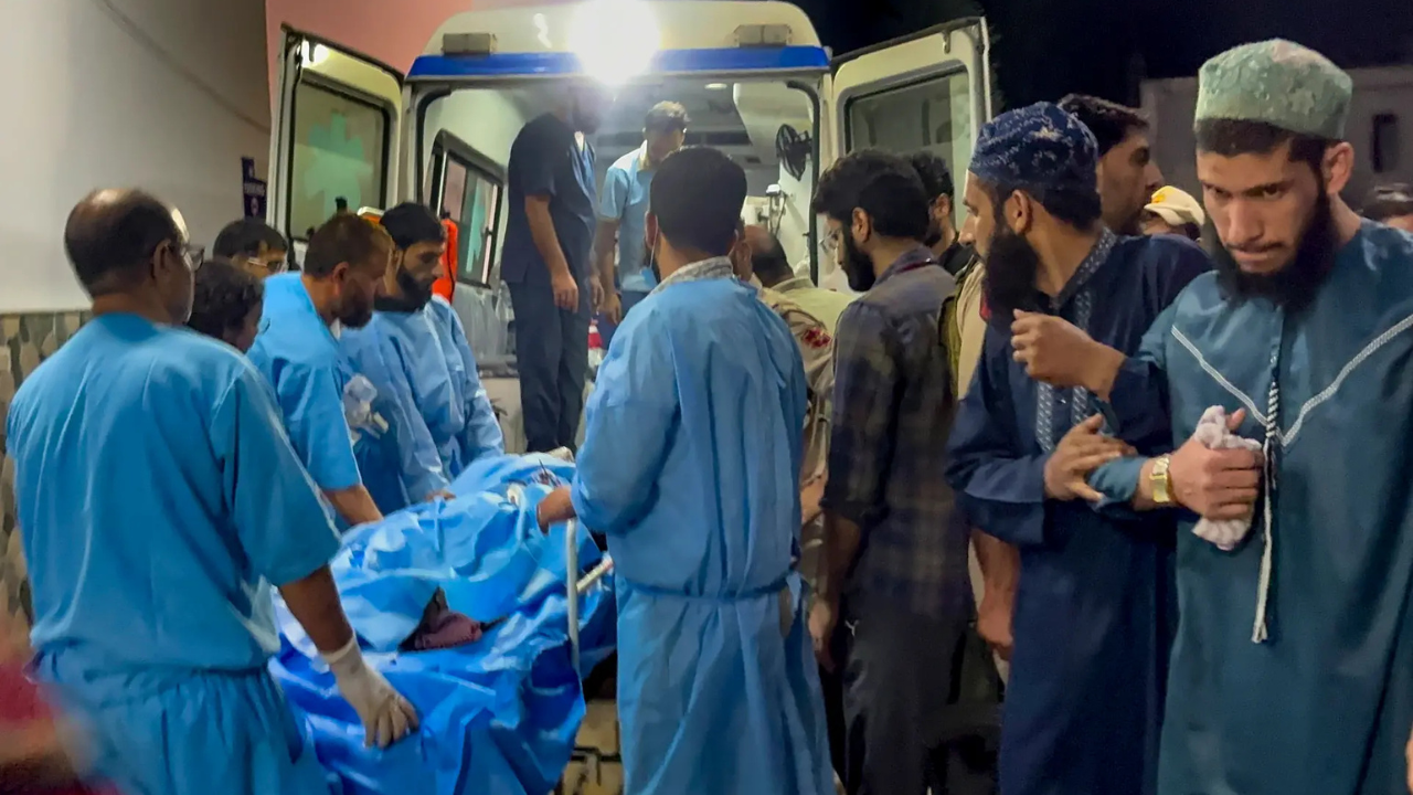 Terrorists Kill 2 Migrant Workers in Kashmir's Kulgam