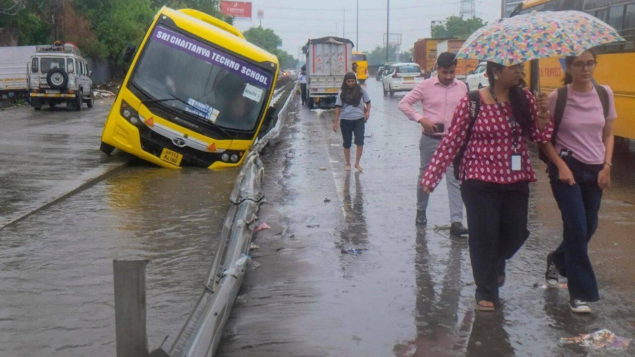 Gurgaon Floods Due To Poor Drainage