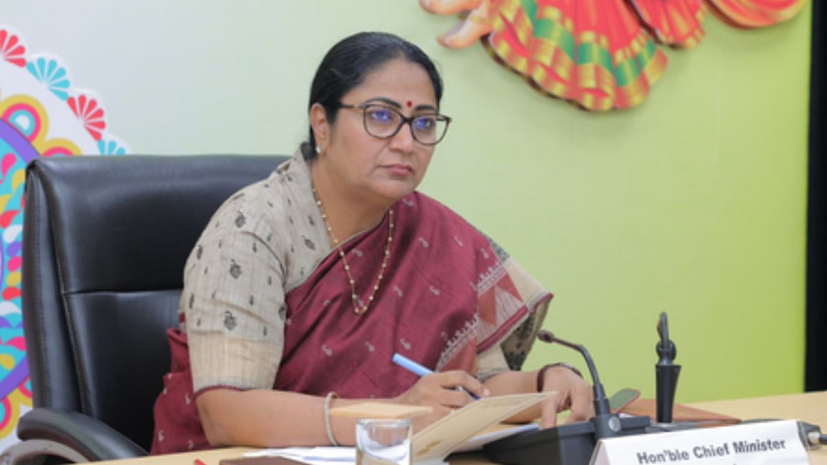 Delhi CM Reviews Heatwave Protection Pilot For Schools