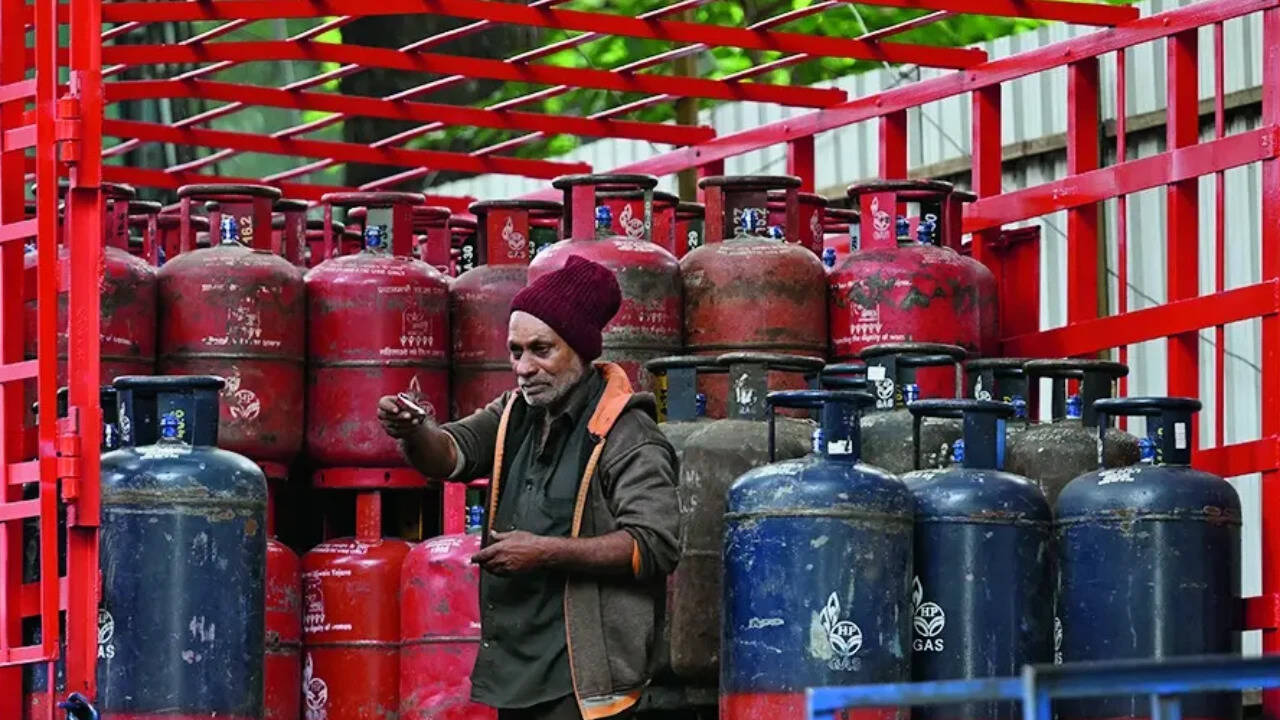 LPG Refill Booking Interval Cut to 25 Days