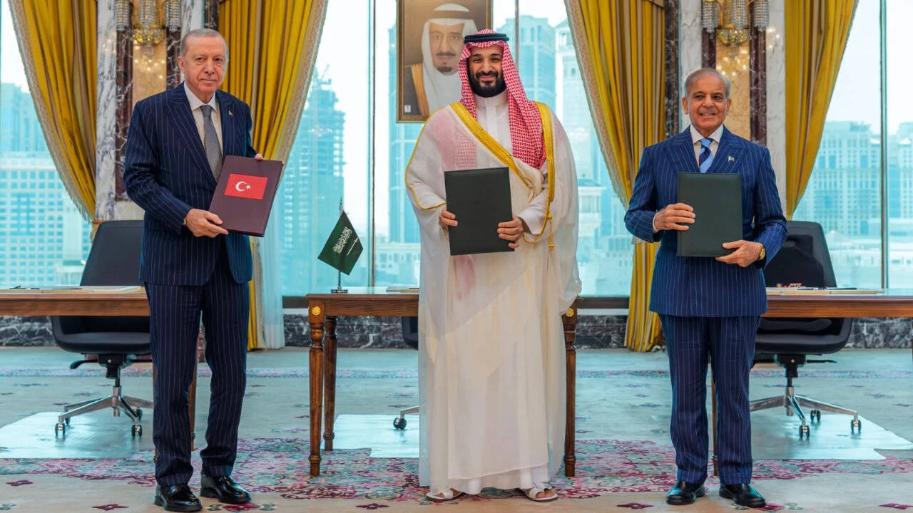 Pakistan Backs Down on Saudi Defence Warning