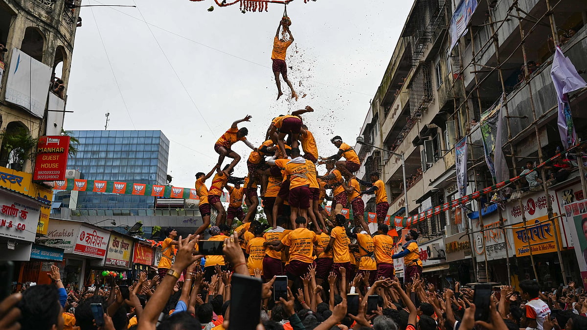 Mumbai Celebrates Janmashtami With Dahi Handi Festivities
