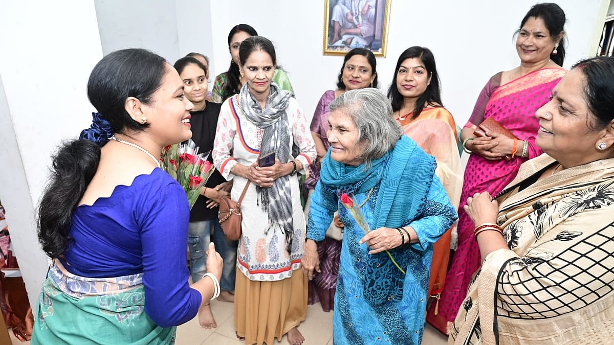 SBI Ladies Club Helps Bhopal Senior Citizens