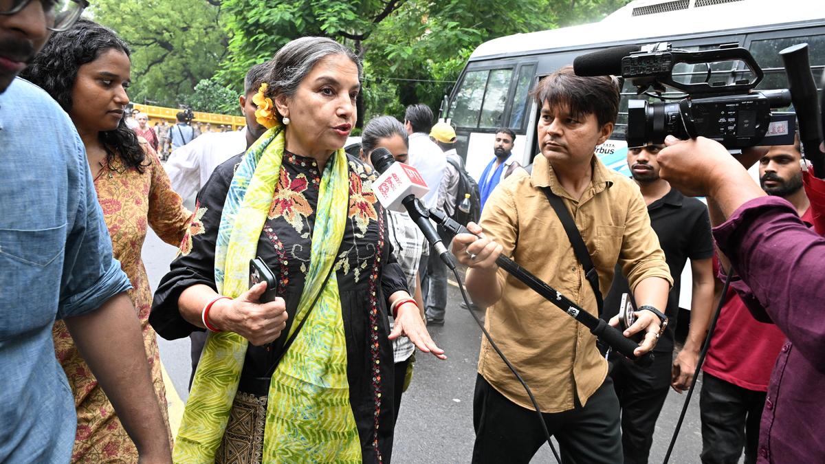 Bollywood Stars Support Jantar Mantar Protesters