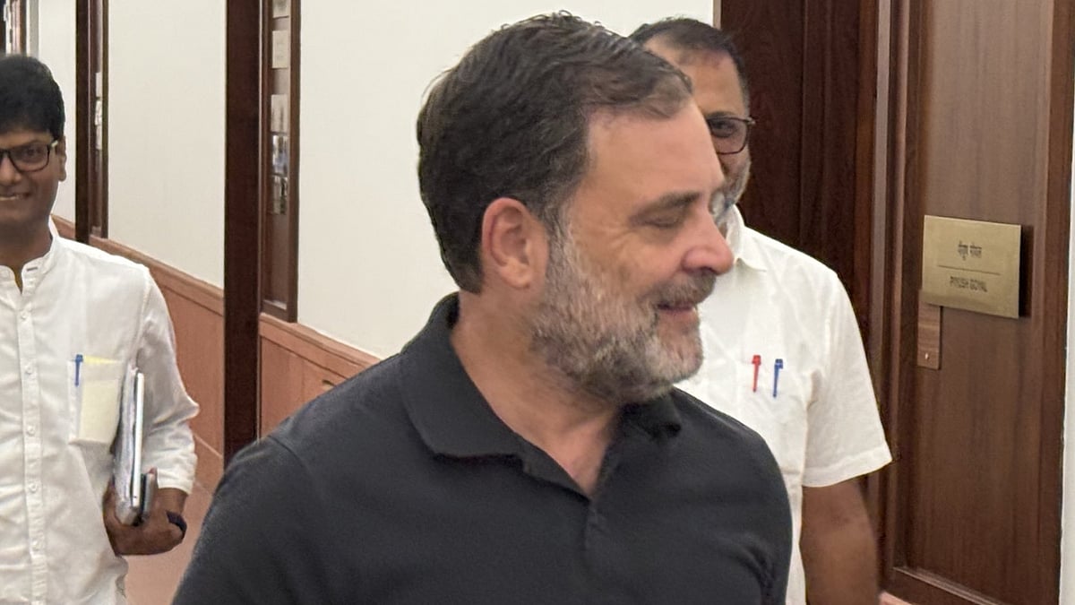 Rahul Gandhi Leads Congress Protest In Black Clothes