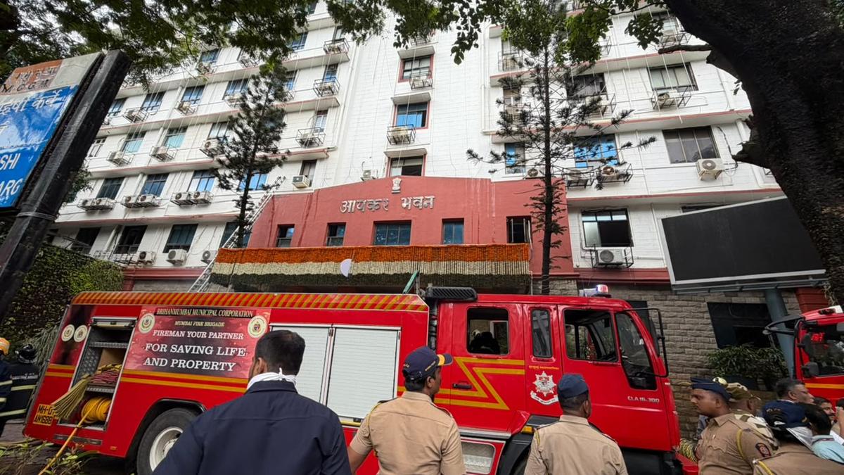 Fire at Mumbai's Aayakar Bhavan