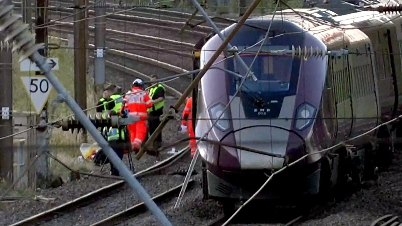 UK Train Derails Near Lewes