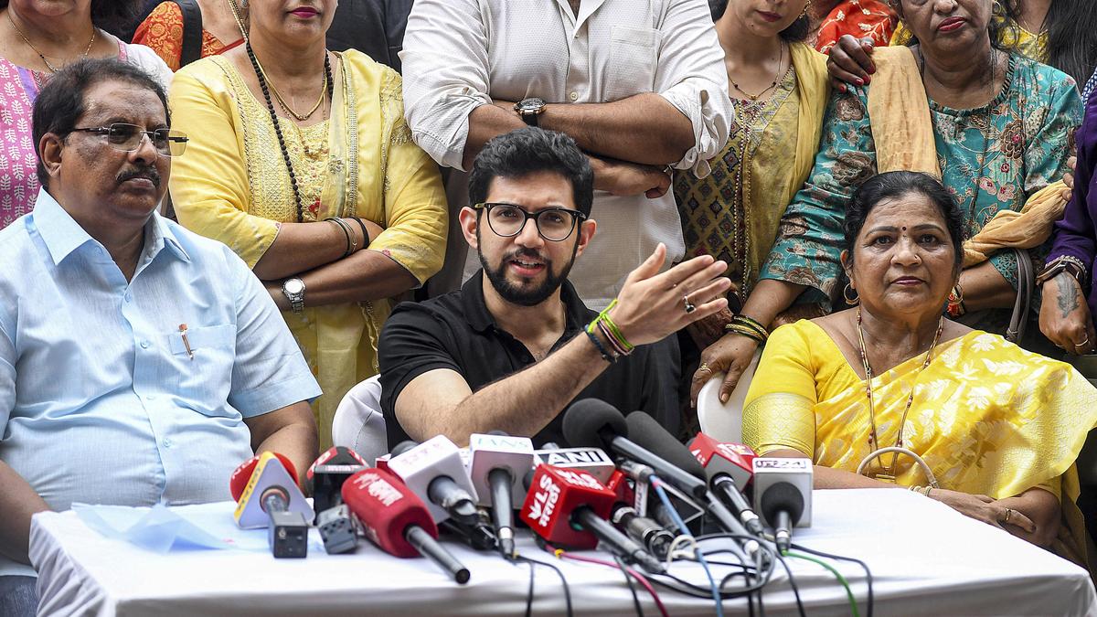 Aaditya Thackeray Accuses CM Fadnavis of Land Sale