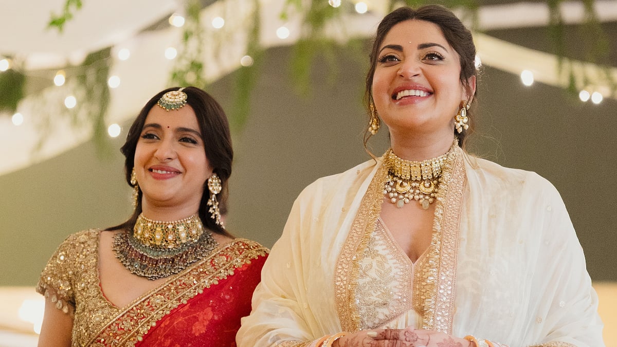 Anushka Ranjan Congratulates Sister Akansha On Wedding
