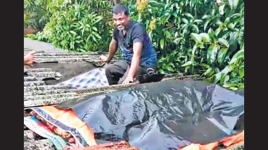 Palghar Family Keeps Deceased on Roof Amid Floods