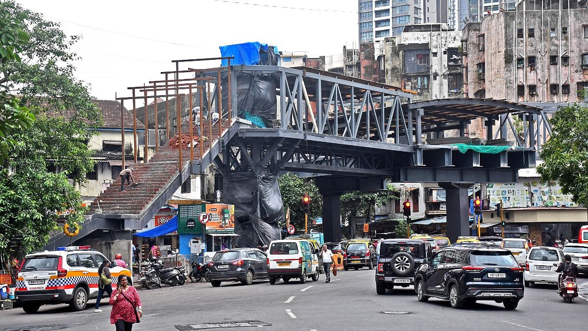 Mumbai Gets First Travelator Skywalk