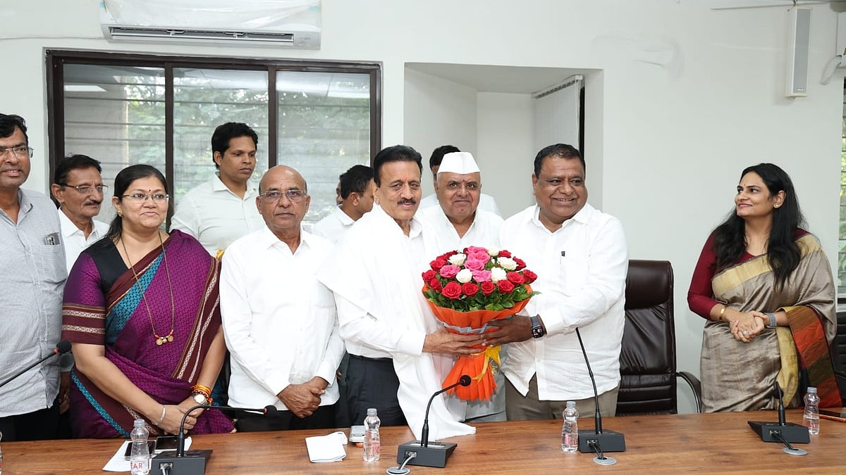 Girish Mahajan Visits MVP Society Office
