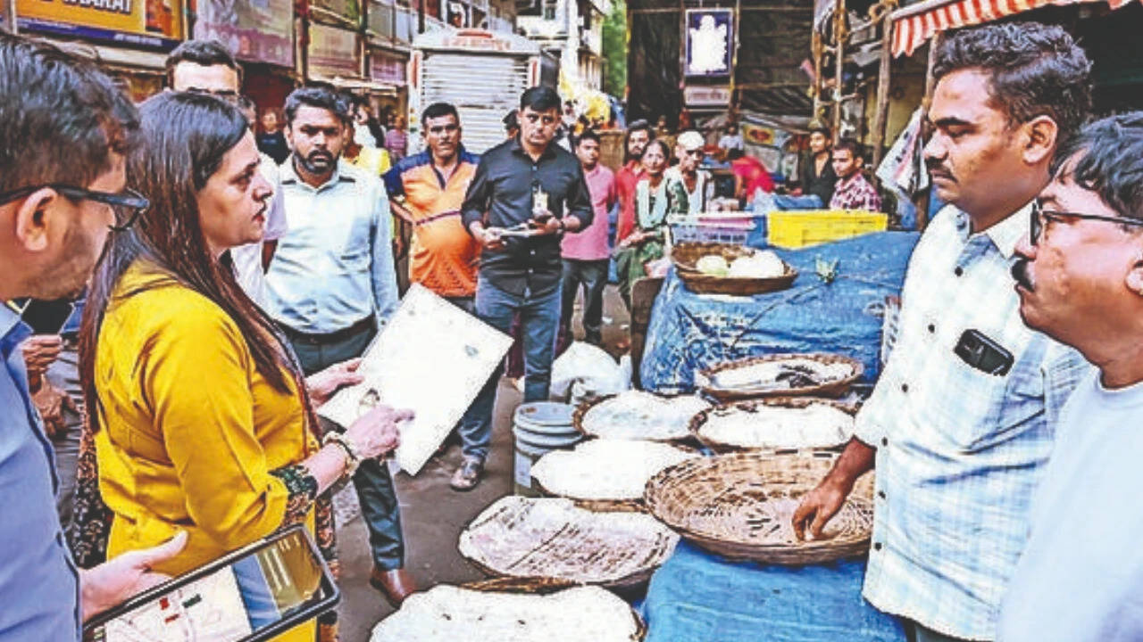 BMC: Licensed Hawkers Can Use Footpaths