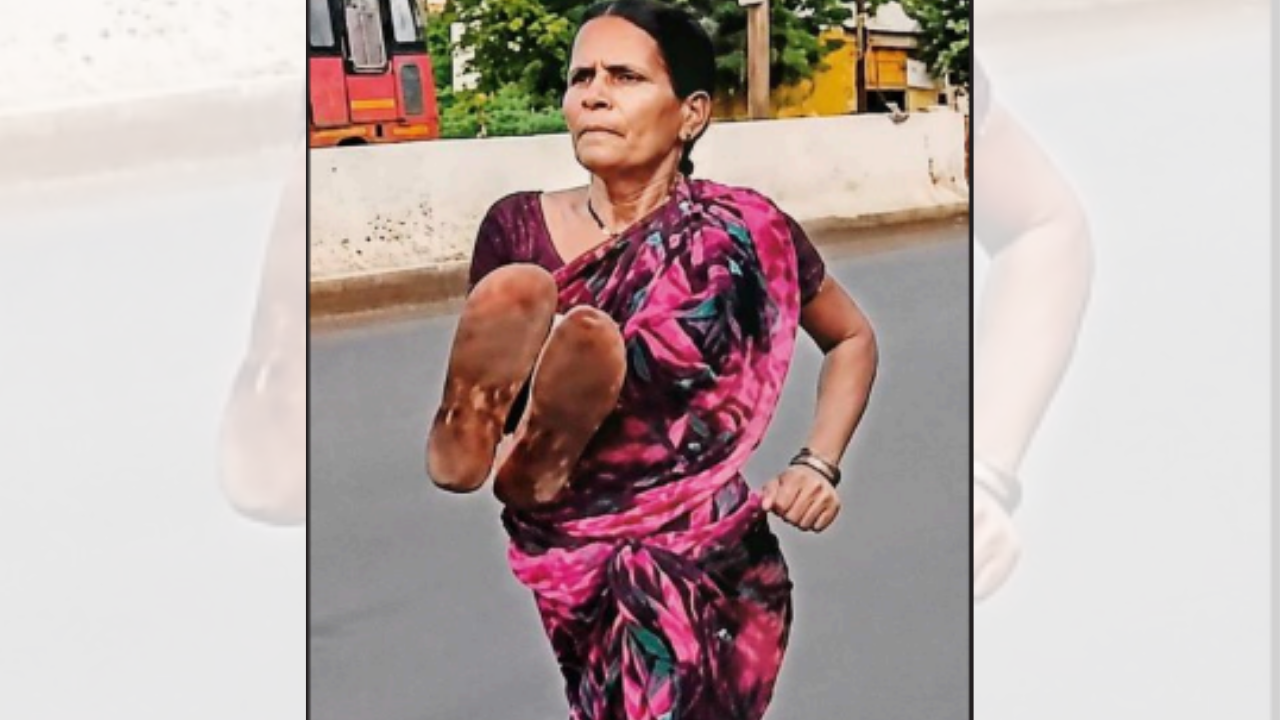 Barefoot Mom Wins Rs 5k for Kids' Education