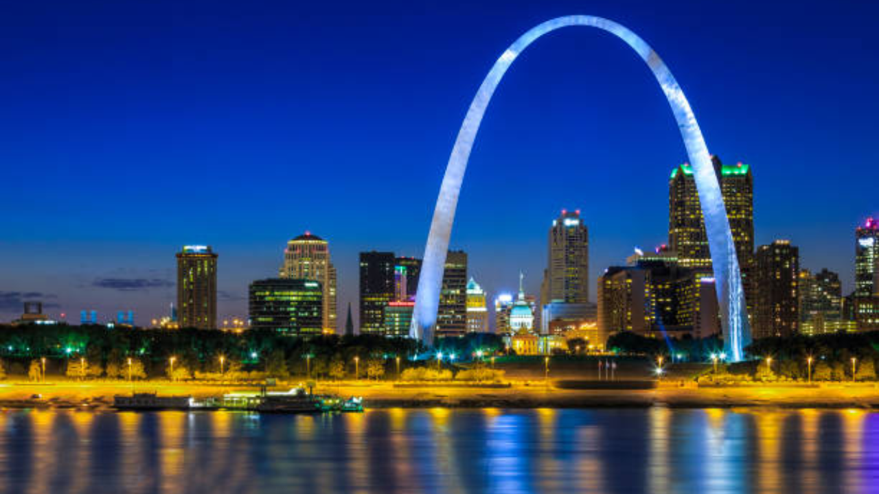 Gateway Arch Lights Off to Protect Birds