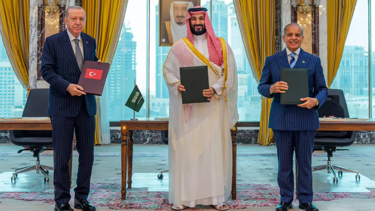 Saudi-Pak-Turkey Sign Mecca Defence Deal