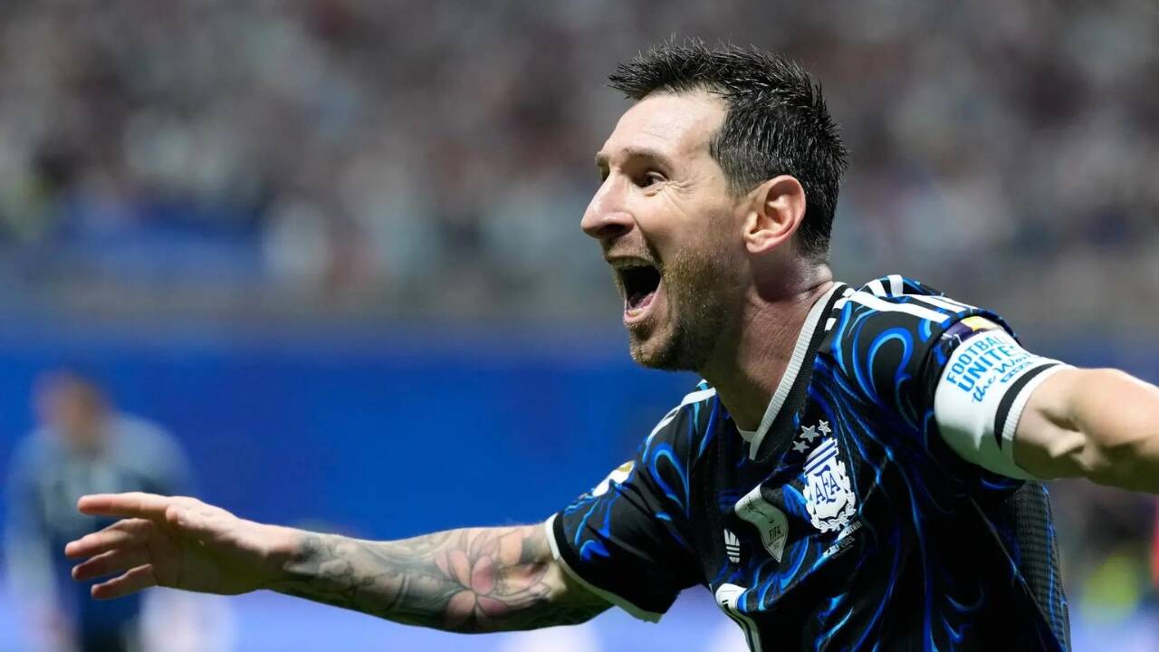 Argentina Beats England 2-1