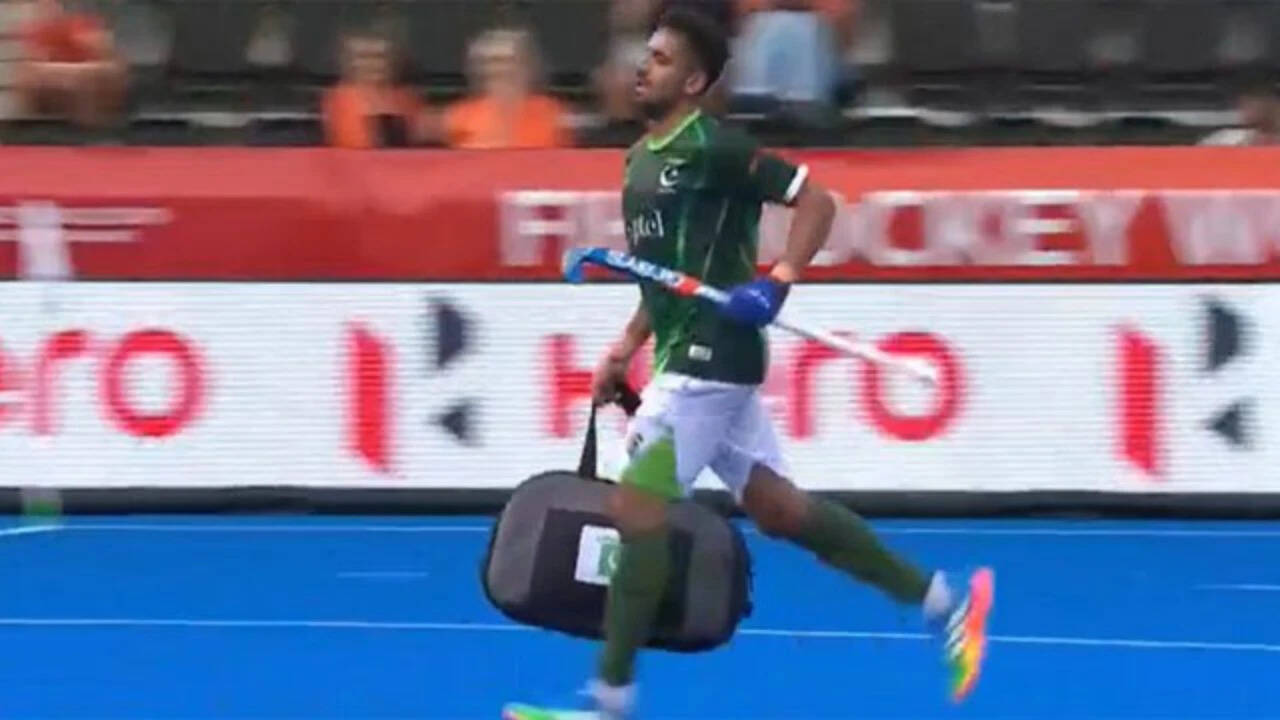 Pakistan Hockey Team Forgets Gear at World Cup