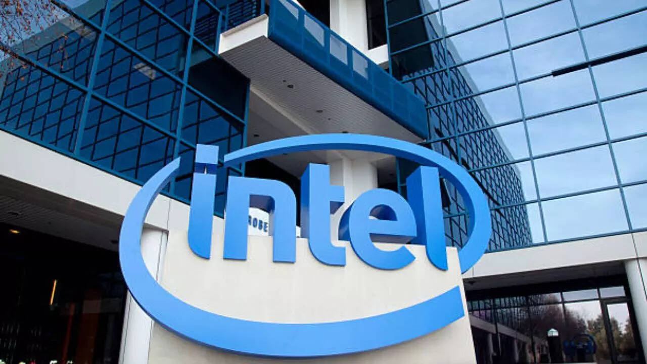 Intel's CPU Market Share Plummets to 31-Year Low