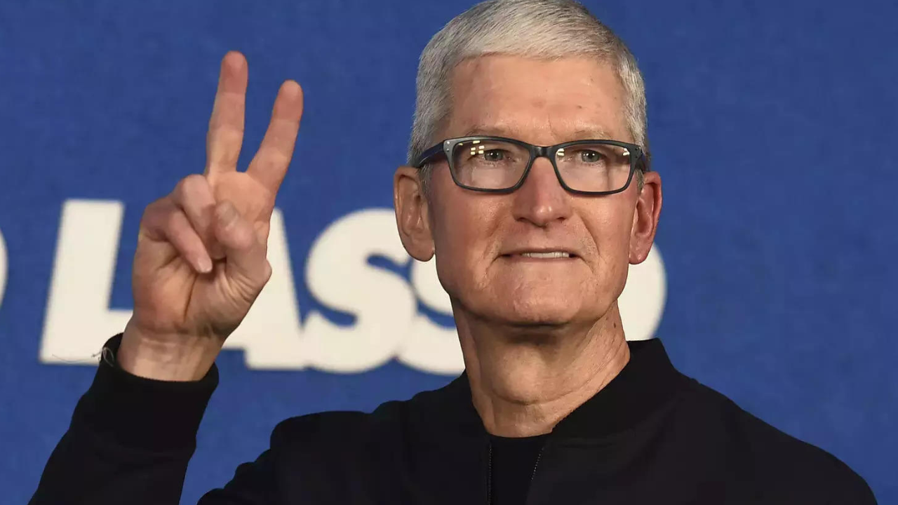 Apple CEO Tim Cook Hits Facebook Tracking