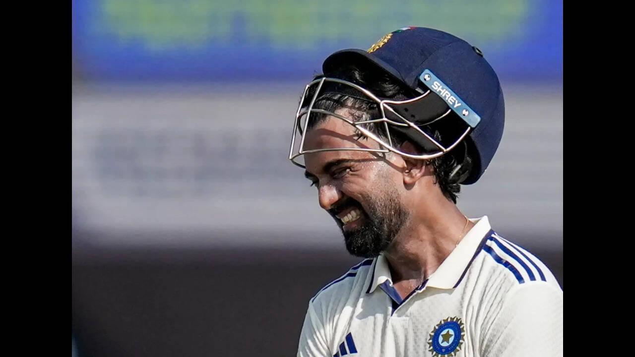 KL Rahul Retires Hurt in India-Sri Lanka Test