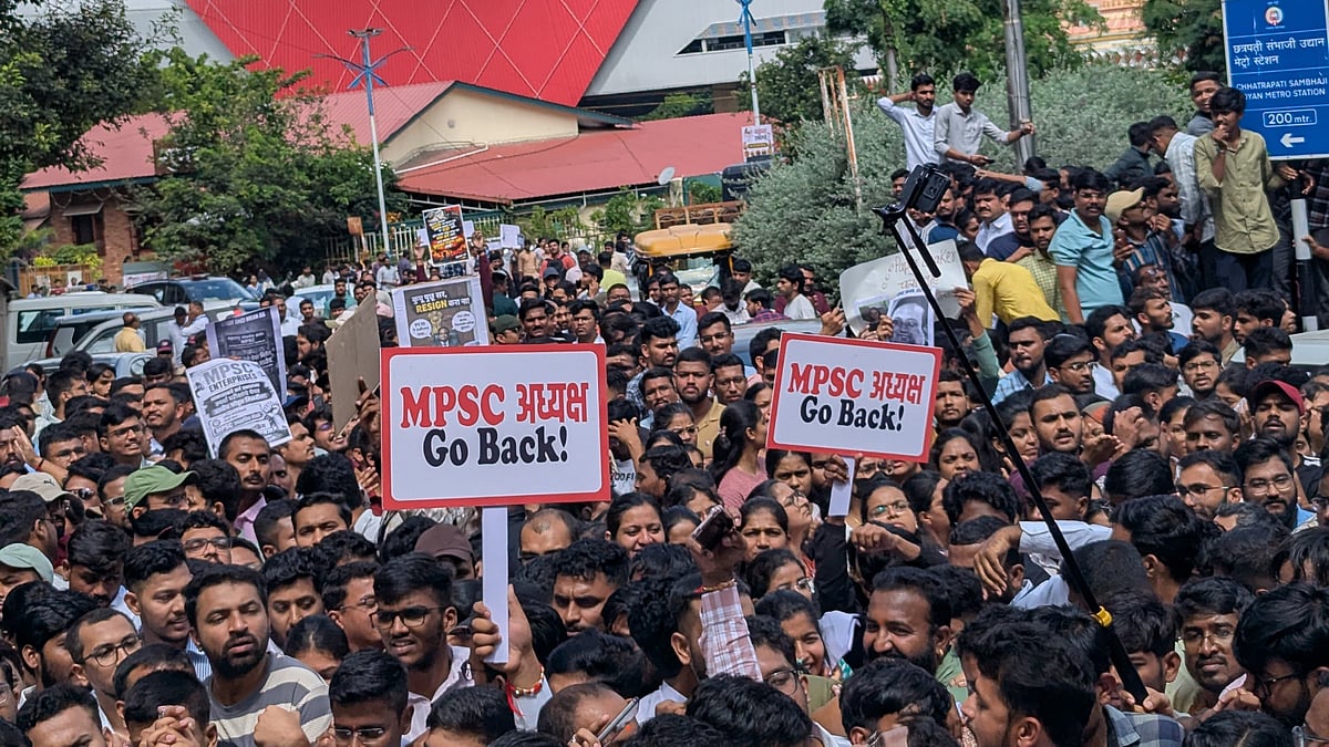 MPSC Aspirants Protest in Pune Over Paper Leak