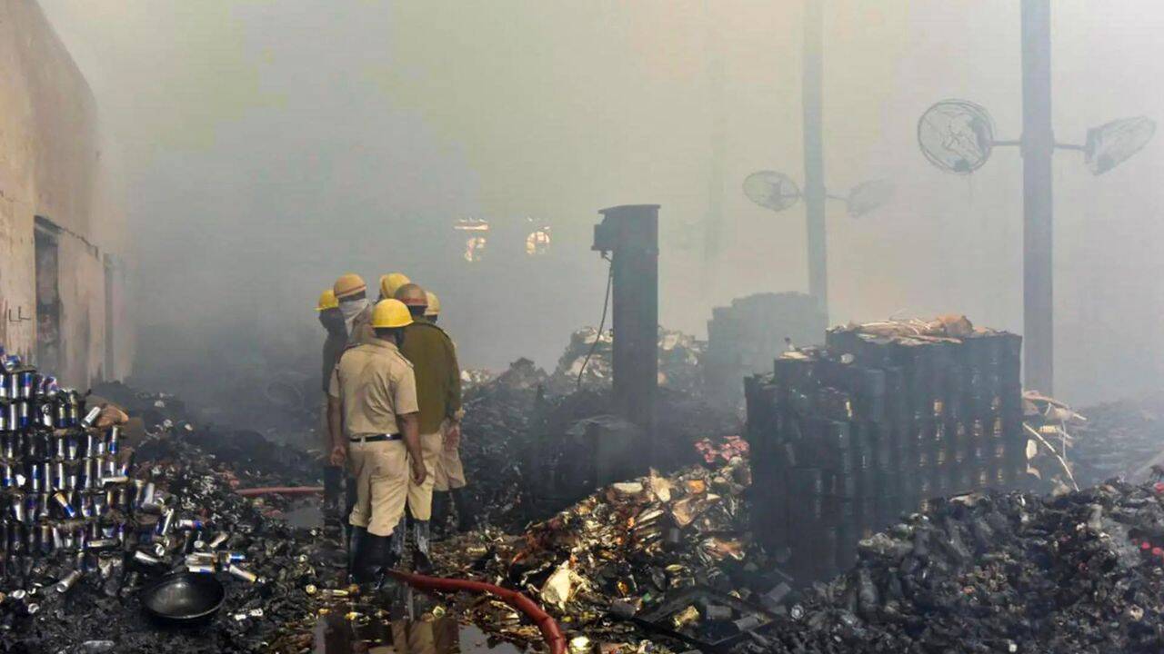 9 Die in Kolkata Lodge Fire