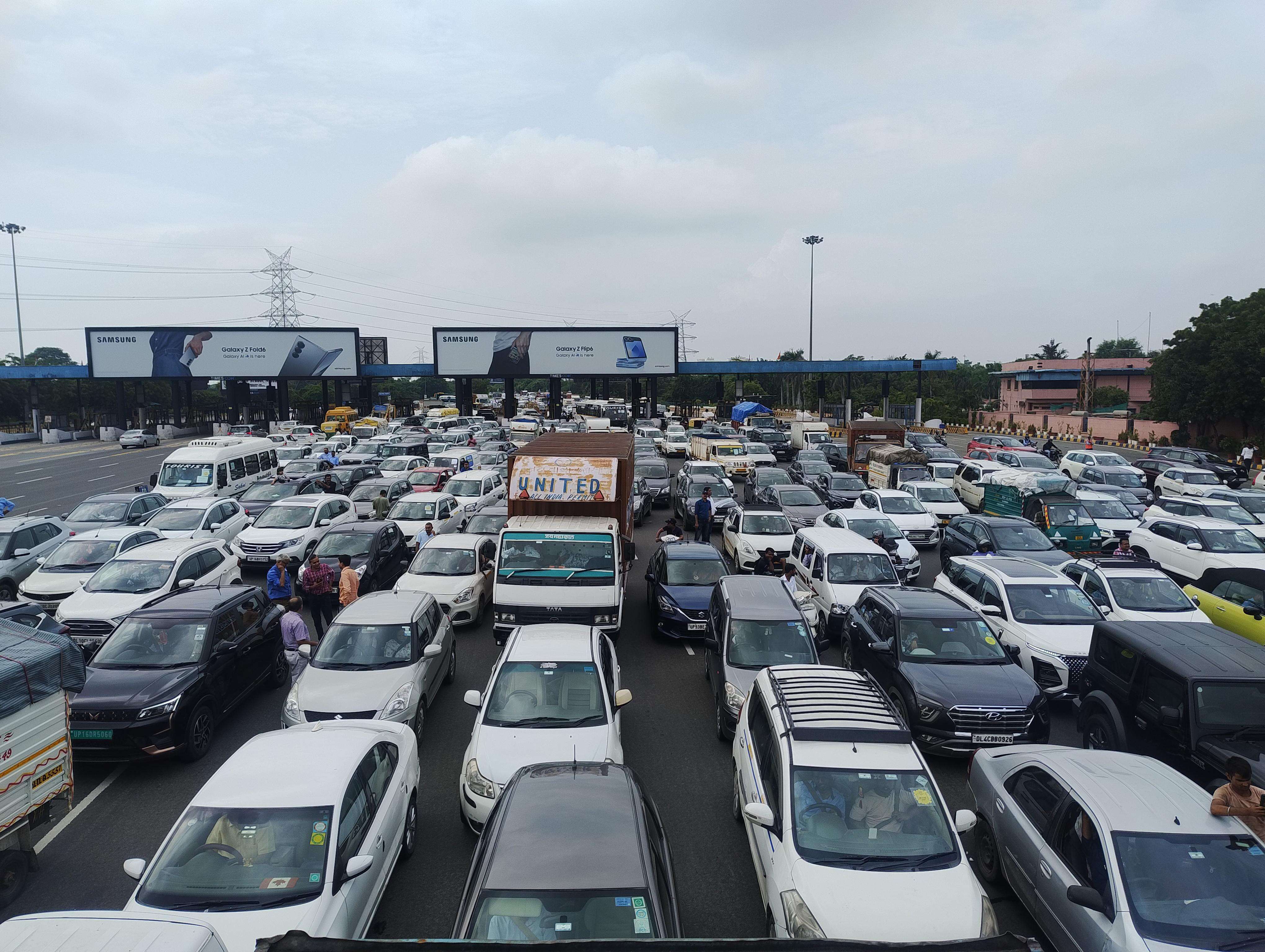 8,839 Vehicles Penalised Near ST Bus Stations