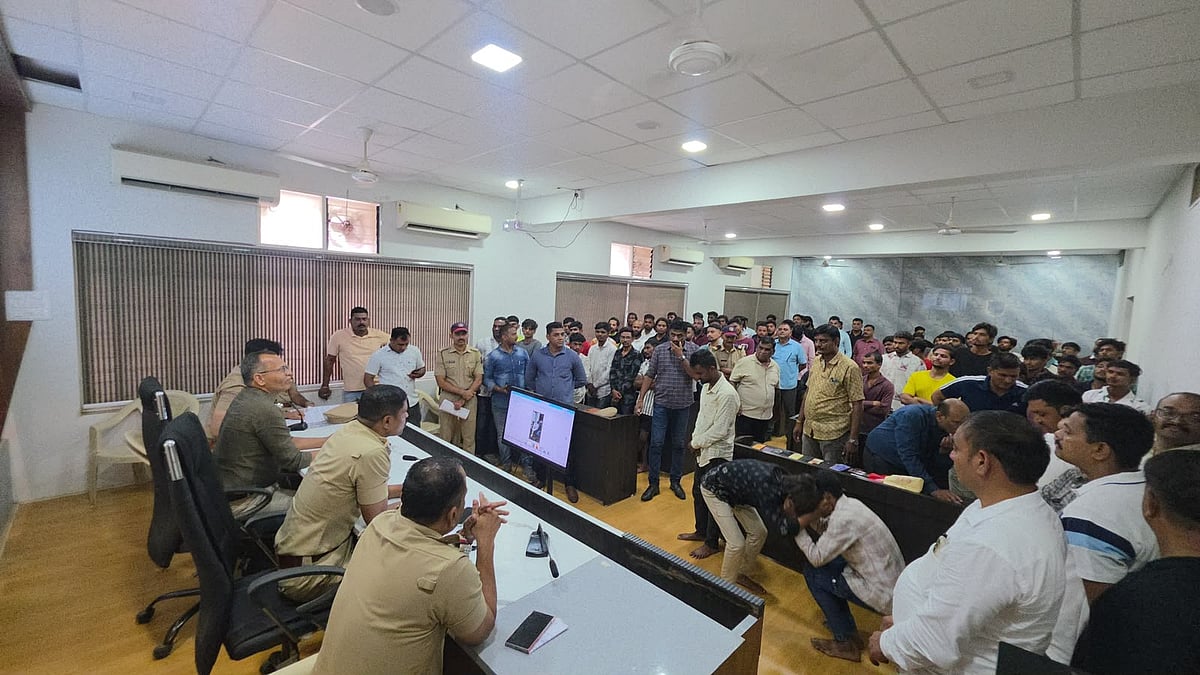 Jalgaon Police Counsel Youths Over Crime-Glorifying Social Media Content
