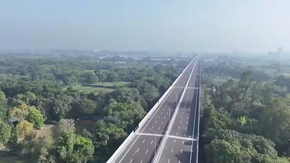 Yogi Govt Opens ₹4,500 Crore Lucknow-Kanpur Expressway