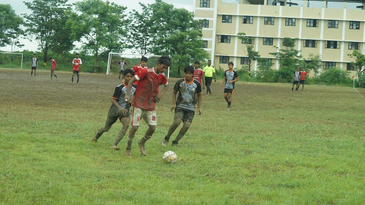 CBSE Football Tournament Reaches Quarter-Finals in Vidisha