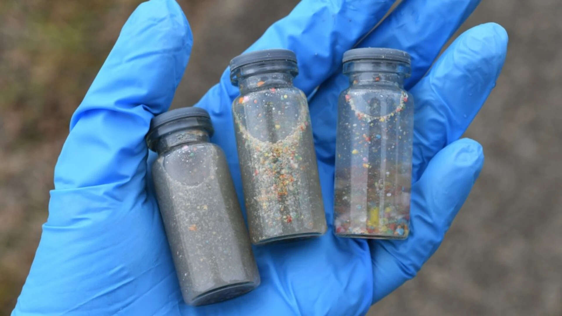 Magnetic Material Removes 95% of Microplastics from Water