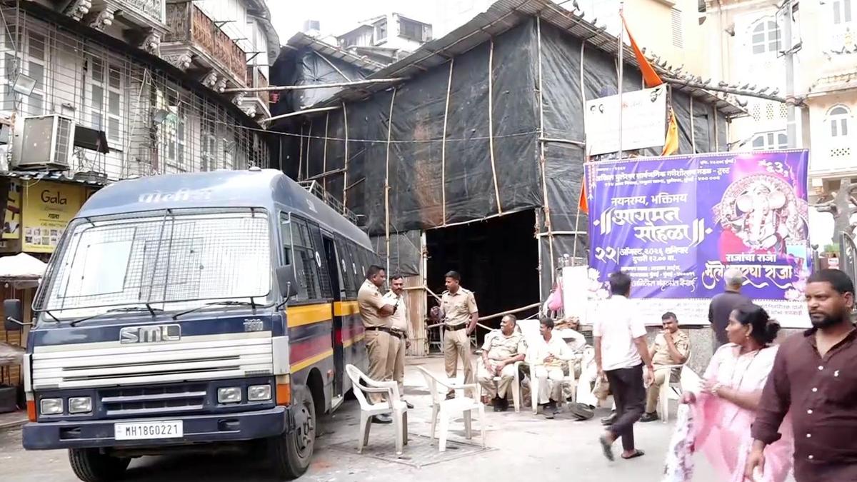 Mumbai Ganesh Idol Fall Kills 2, Injures 5