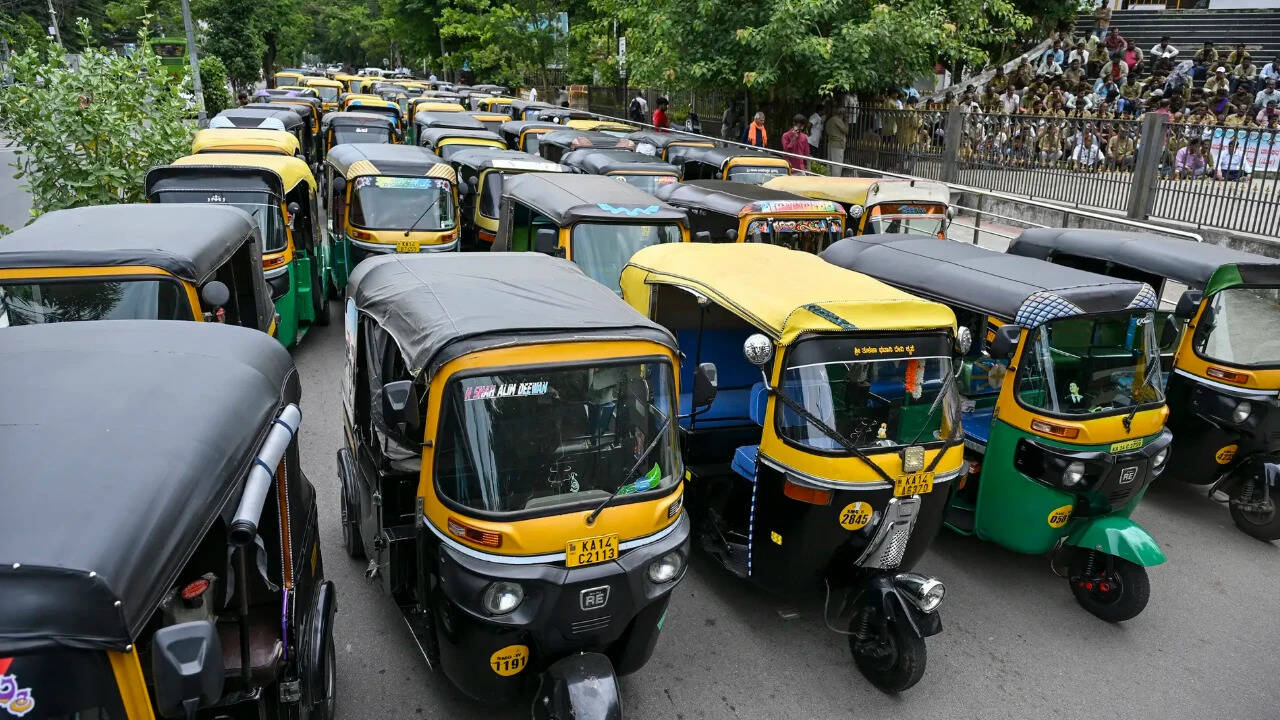 Maharashtra Auto, Taxi Badges Now Require Videographed Marathi Test